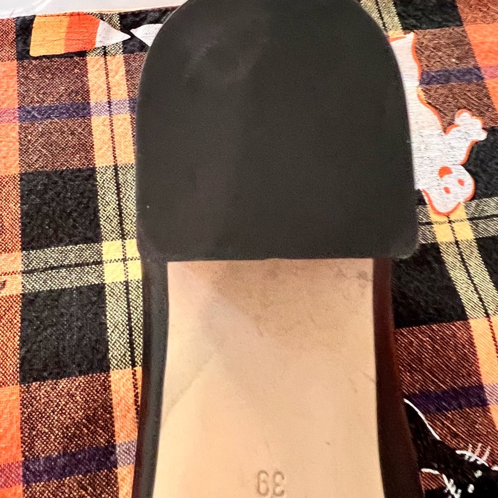 Absolutely Gorgeous Black Leather Napoleoni flats. NWOTs. Size 39 - Picture 7 of 8